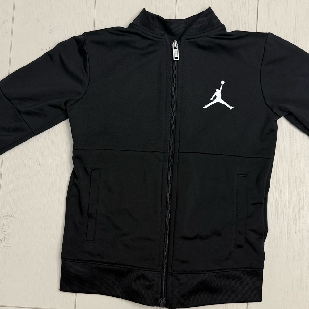 Nike Jordan Black Hoodie with Iconic Jumpman Logo kids sz 6-8